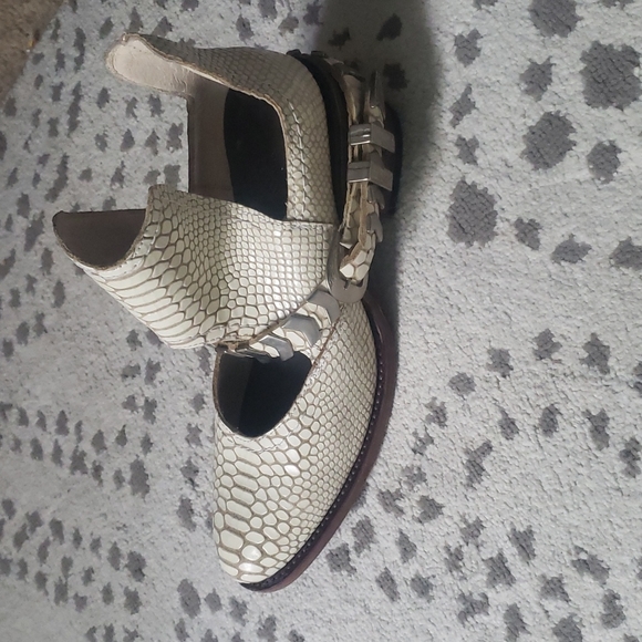 Ankle boot - Picture 2 of 3